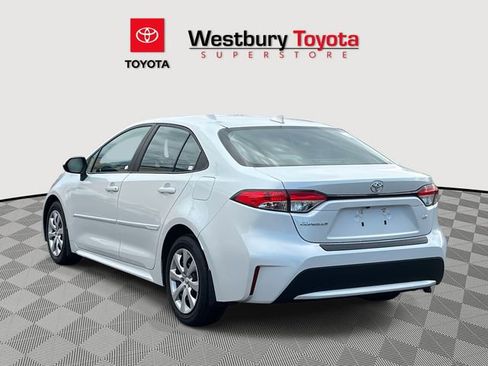 Used 2022 Toyota Corolla LE image 6