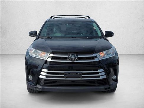 Used 2019 Toyota Highlander XLE image 2