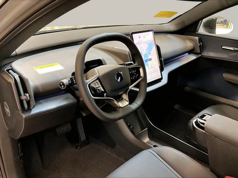 New 2026 Volvo EX30 Plus w/ Protection Package Premier AWD/4WD image 9