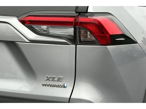Used 2020 Toyota RAV4 XLE w/ Convenience Package AWD/4WD image 32