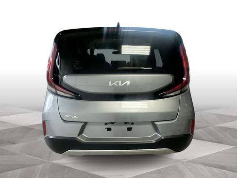 Used 2025 Kia Soul LX w/ LX Technology Package FWD image 7