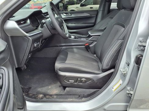 Used 2025 Jeep Grand Cherokee Laredo X RWD image 24