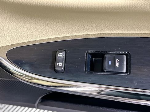 Used 2015 Toyota Avalon Limited image 32