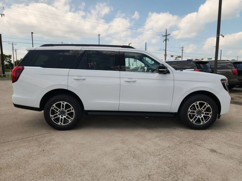 New 2026 Ford Expedition Active image 7