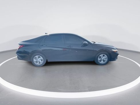 Used 2026 Hyundai Elantra SE FWD image 9