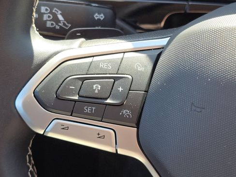 Used 2025 Volkswagen Atlas SE image 9