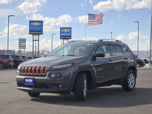 Used 2016 Jeep Cherokee Latitude w/ Safety/Convenience Group image 8