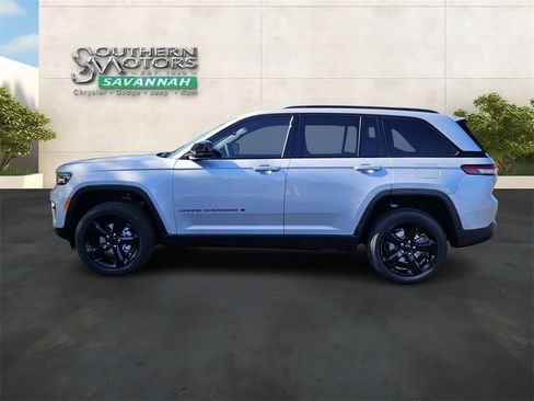 New 2025 Jeep Grand Cherokee Altitude RWD image 2