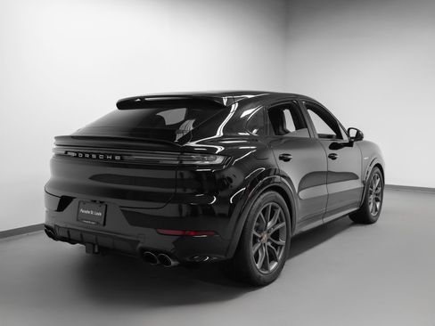 Certified 2024 Porsche Cayenne Turbo AWD/4WD image 12