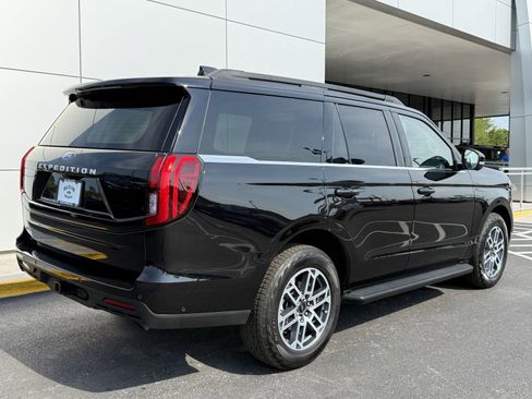 Certified 2025 Ford Expedition Active AWD/4WD image 4