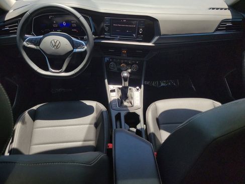 Used 2024 Volkswagen Jetta SE FWD image 11