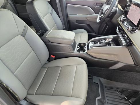 Used 2025 Chevrolet Colorado ZR2 w/ Technology Package AWD/4WD image 17