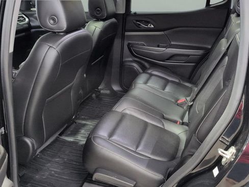 Used 2019 GMC Acadia SLT w/ LPO, Black Accent Package AWD/4WD image 16