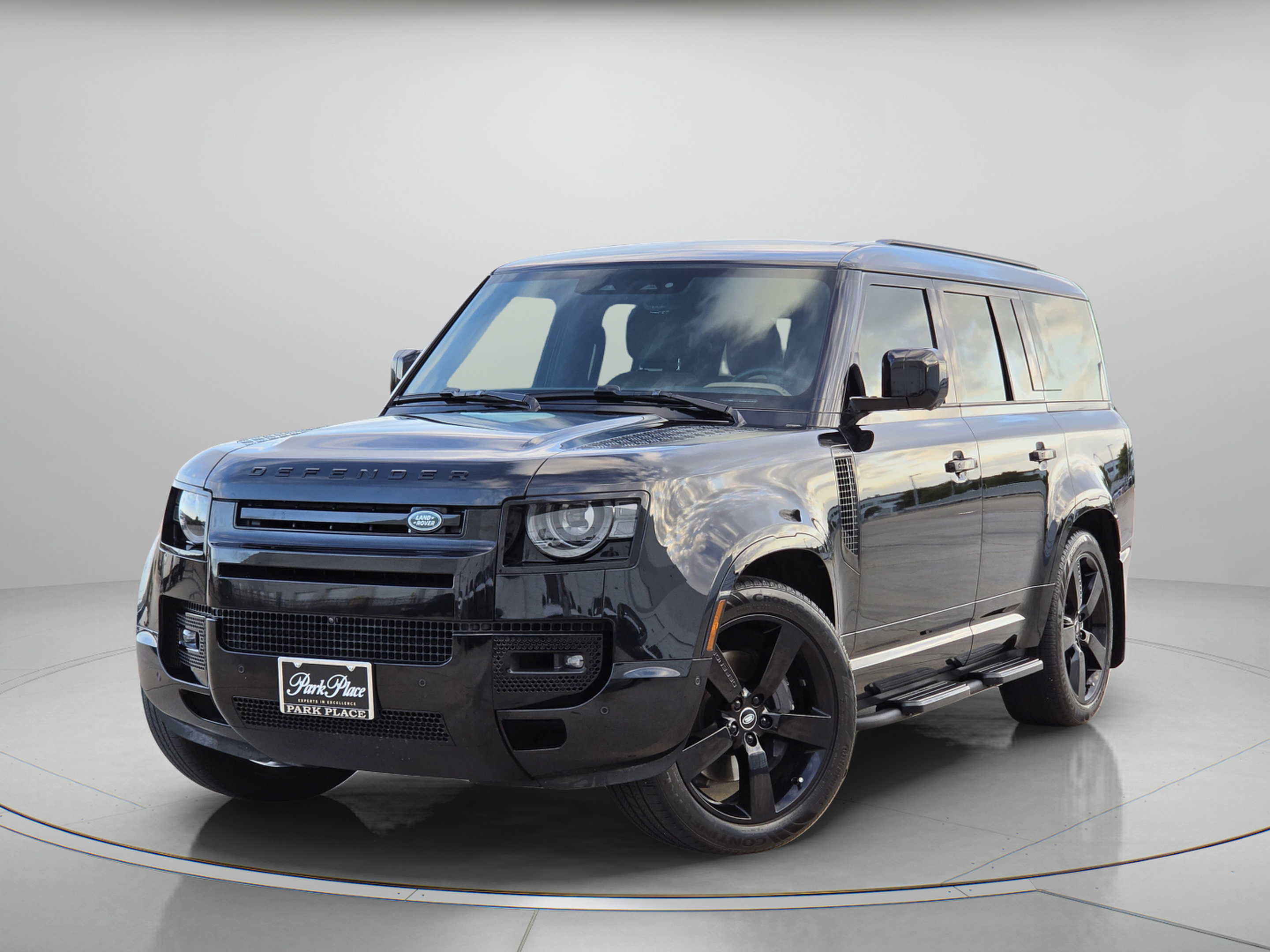 Used 2025 Land Rover Defender 130 X-Dynamic SE AWD/4WD image 1