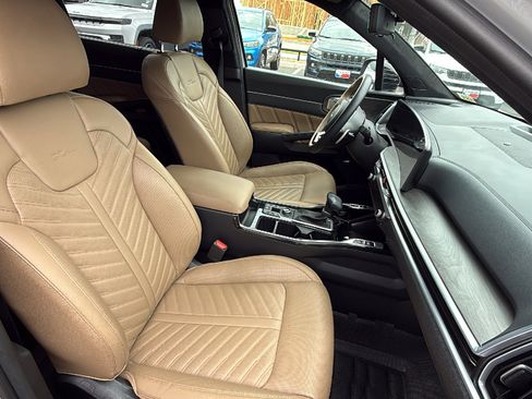 Used 2025 Kia Sorento SX Prestige w/ Olive Brown Leather Package AWD/4WD image 32