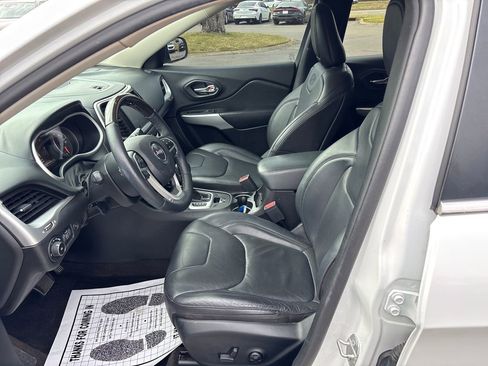 Used 2018 Jeep Cherokee Overland image 9