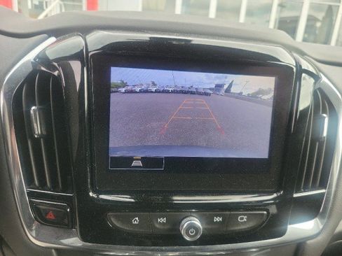 Used 2023 Chevrolet Traverse LT FWD image 5