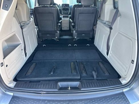 Used 2019 Dodge Grand Caravan SXT FWD image 16