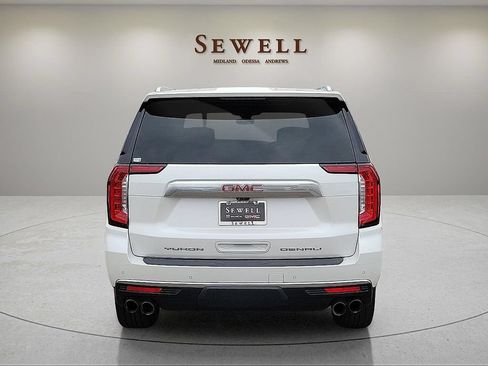 Used 2021 GMC Yukon Denali w/ Denali Premium Package AWD/4WD image 4