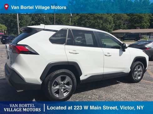 Used 2022 Toyota RAV4 LE AWD/4WD image 7