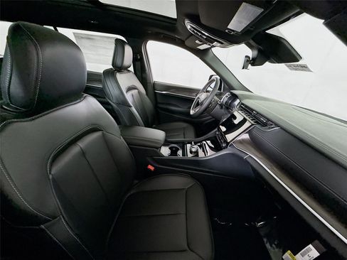 New 2025 Jeep Grand Cherokee L Limited w/ Trailer Tow Package image 24