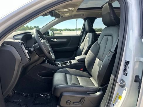Certified 2024 Volvo XC40 B5 Plus w/ Climate Package AWD/4WD image 17