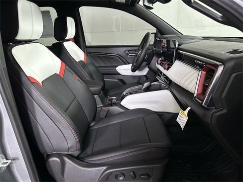 New 2025 GMC Canyon AT4 w/ AT4X Package image 29