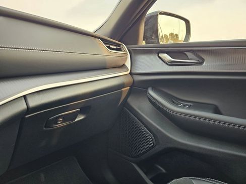 New 2025 Jeep Grand Cherokee Altitude image 25