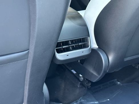 Used 2024 Tesla Model Y Long Range AWD/4WD image 14