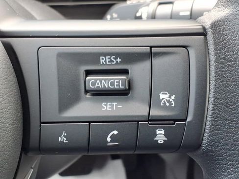 Used 2025 Nissan Kicks SV FWD image 30