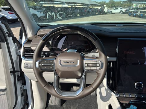 Used 2027 GMC Acadia Denali FWD image 30