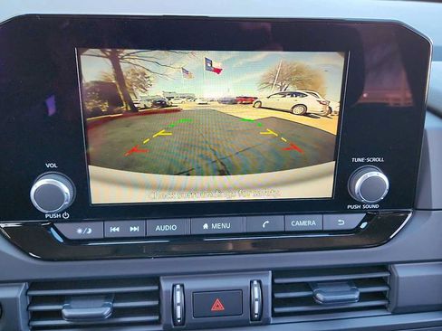 Used 2024 Nissan Pathfinder S FWD image 18