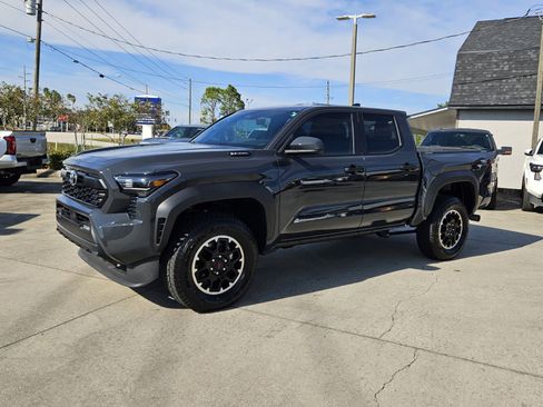 Certified 2025 Toyota Tacoma TRD Off-Road image 3