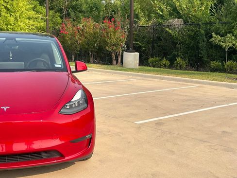 Used 2022 Tesla Model Y Performance AWD/4WD image 3