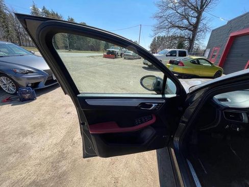 Used 2015 Porsche Macan S image 22