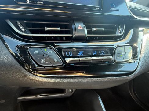Used 2018 Toyota C-HR XLE FWD image 27