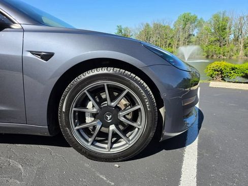 Used 2022 Tesla Model 3 Long Range AWD/4WD image 5