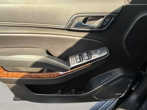 Used 2019 Chevrolet Suburban Premier w/ Premier Plus Edition image 17