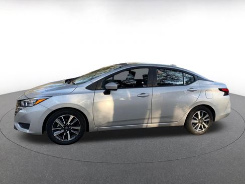 Used 2025 Nissan Versa SV image 4