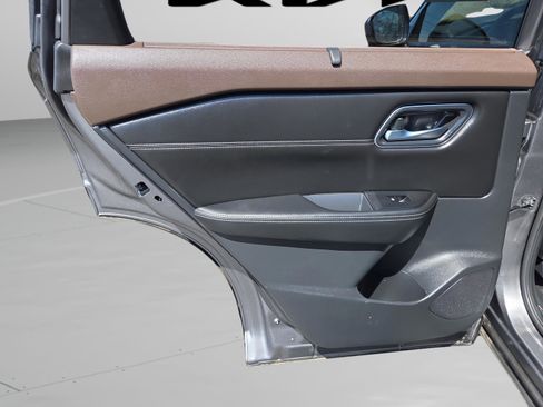 Used 2021 Nissan Rogue SV w/ Premium Package image 28