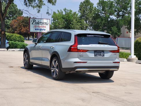 Certified 2026 Volvo V60 B5 Cross Country Plus AWD/4WD image 4