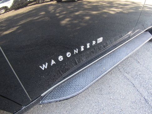 Used 2024 Jeep Wagoneer Series II AWD/4WD image 38