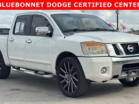 Used 2012 Nissan Titan SV image 7