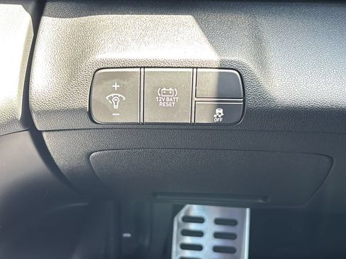 Certified 2025 Hyundai Elantra SEL FWD image 33