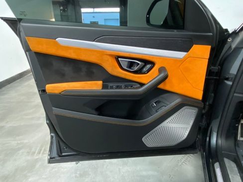 Used 2019 Lamborghini Urus image 44