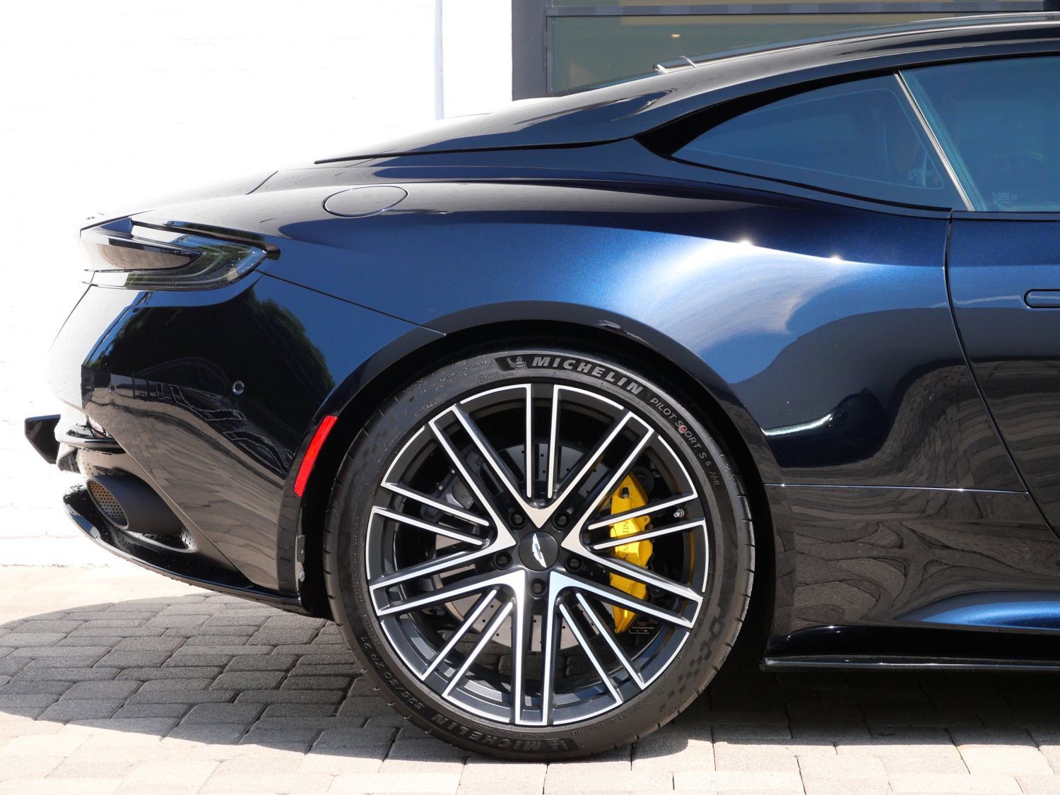 Used 2024 Aston Martin DB12 Coupe RWD image 17