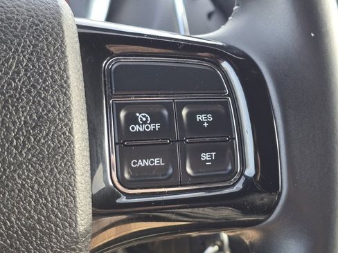 Used 2016 Dodge Grand Caravan SE image 24