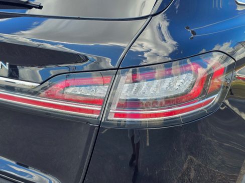 Used 2022 Lincoln Nautilus AWD w/ Premium Package image 9