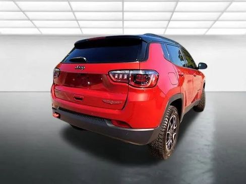 Used 2025 Jeep Compass Trailhawk AWD/4WD image 5