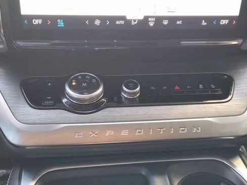 Used 2025 Ford Expedition Max Platinum image 21